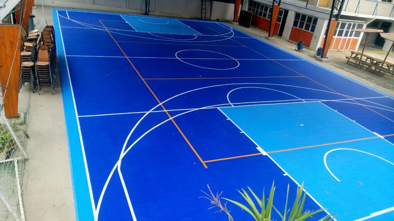 Cancha del Colegio Coeducacional de Quilpué con piso modular Sportflex
