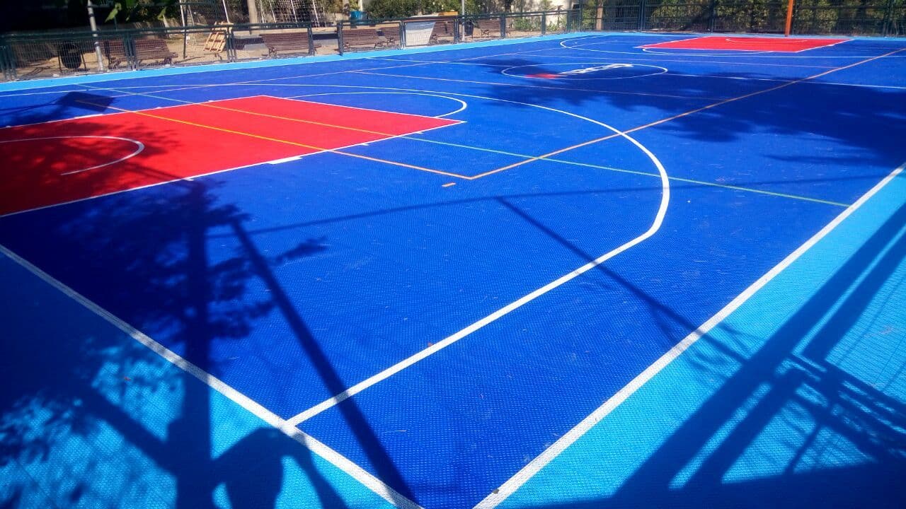 Cancha deportiva de INACAP Apoquindo con piso modular Sportflex