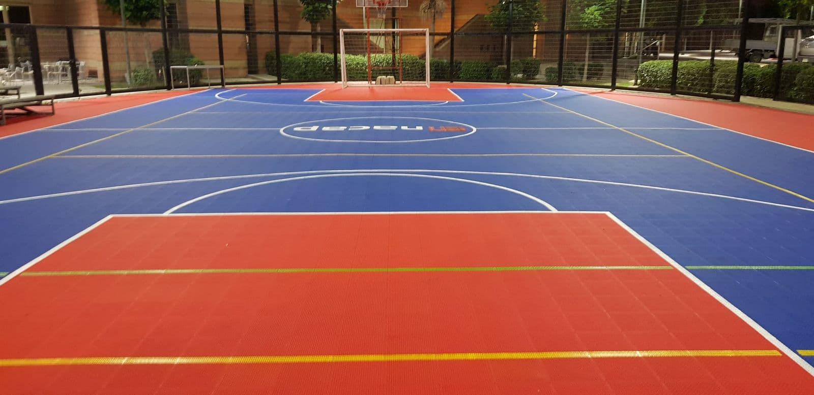 Multicancha de palmetas modulares instalada por Sportflex en INACAP Valparaíso